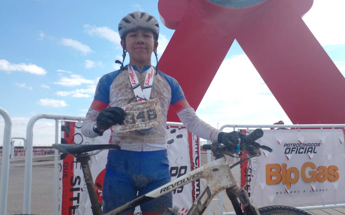 Julio César; ciclista de 13 años de edad gana Carrera 